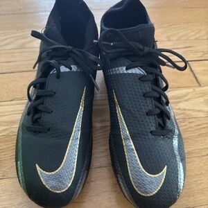 Nike Phantom Soccer Cleats, Size 6.5